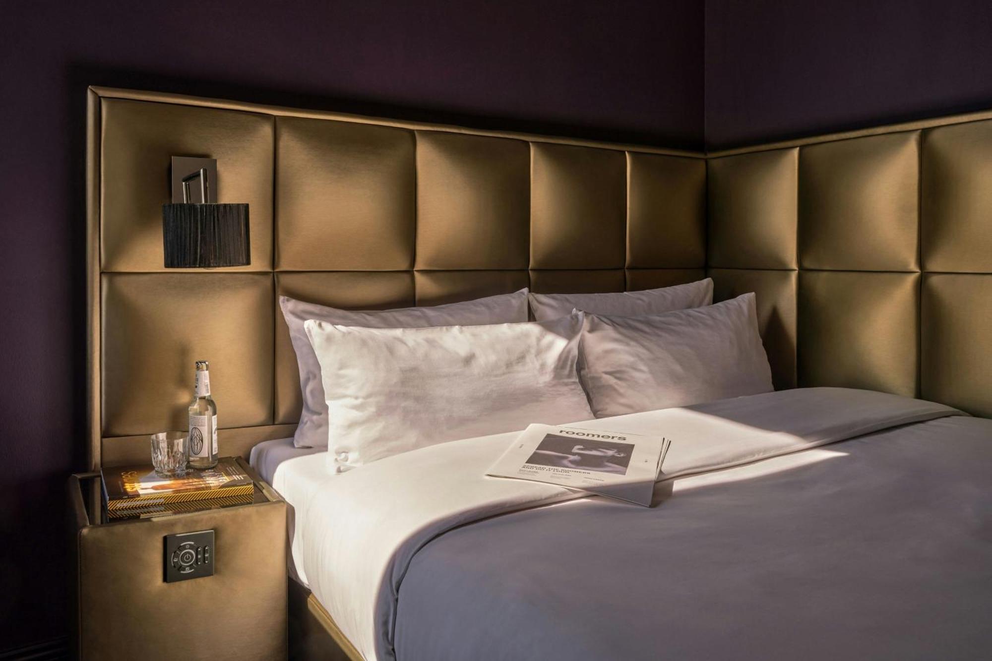 Roomers Frankfurt Central, Autograph Collection 5*