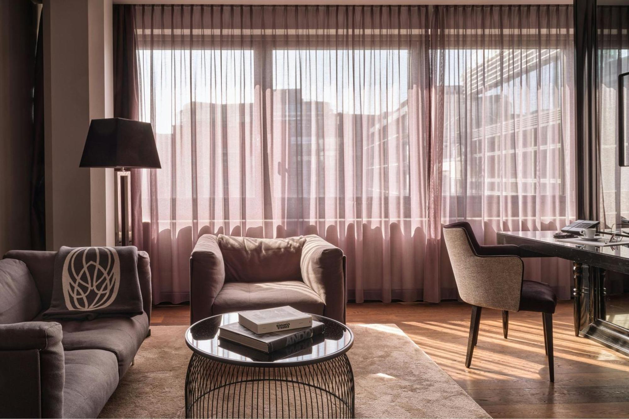 Roomers Frankfurt Central, Autograph Collection Hotel 5*