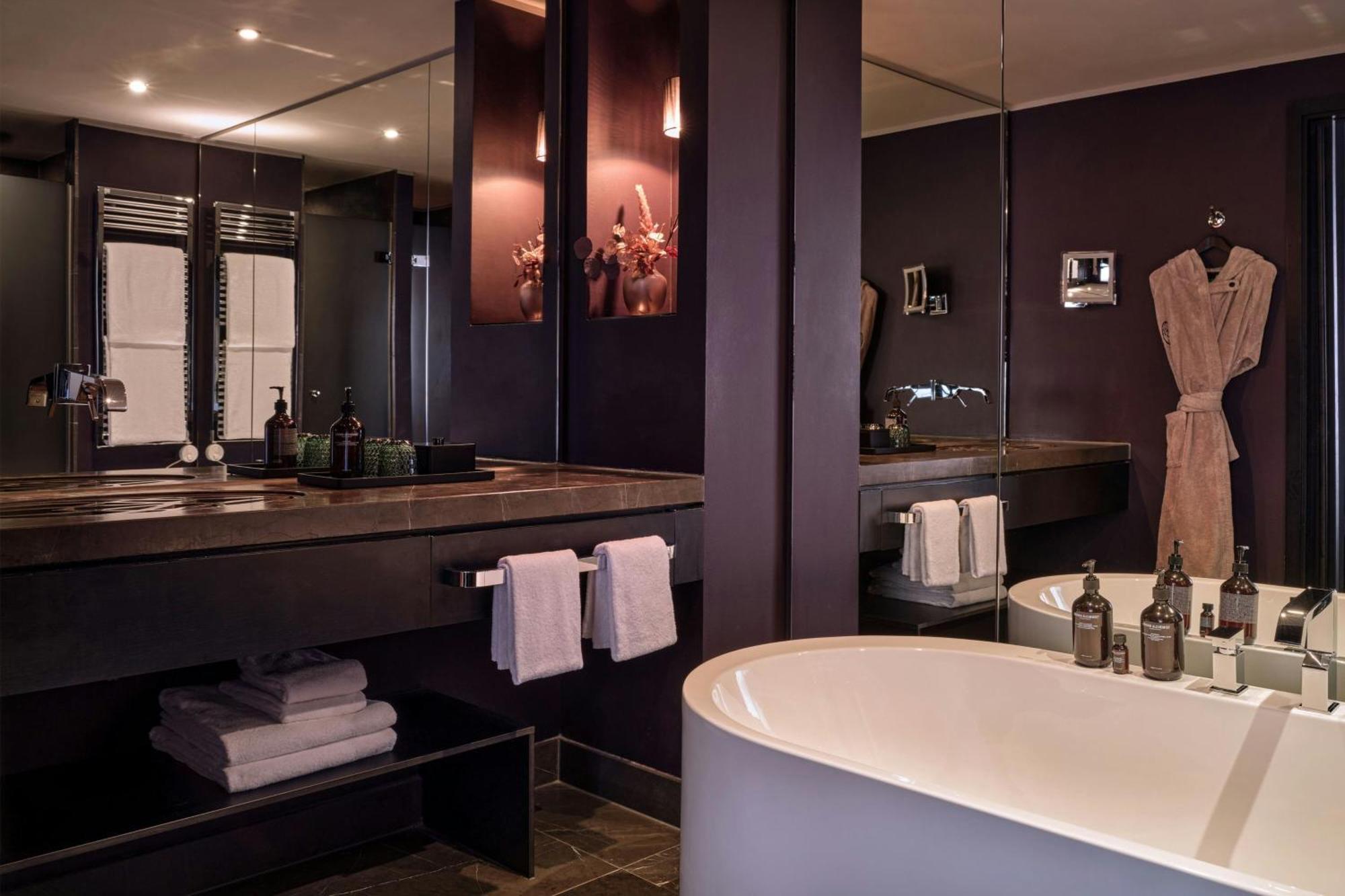 Roomers Frankfurt Central, Autograph Collection 5*