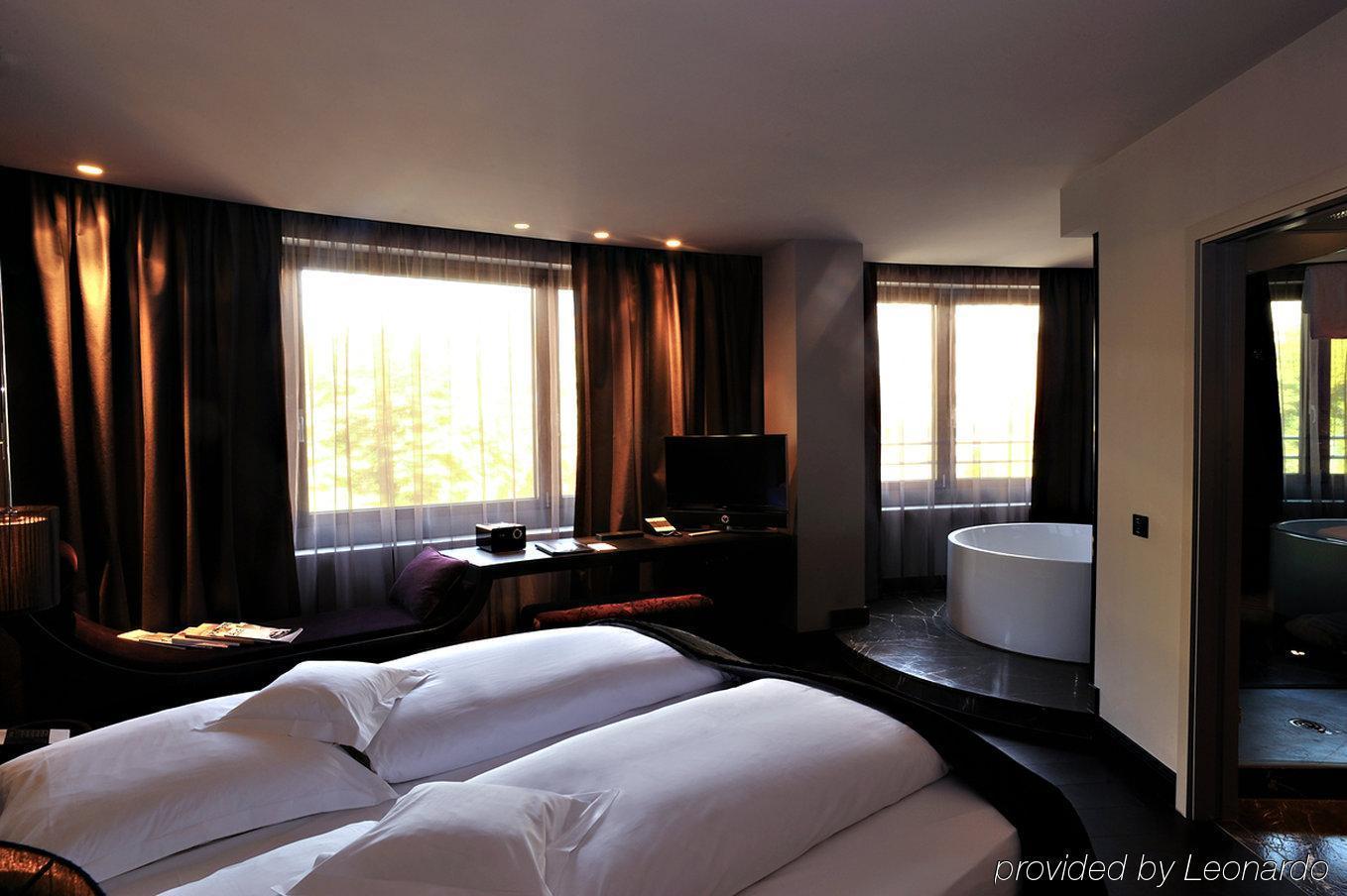 Roomers Frankfurt Central, Autograph Collection 5*